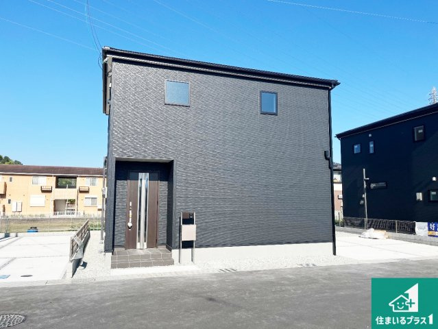 揖保郡太子町佐用岡　新築一戸建ての外観|周辺は落ち着いた街並みの住宅地！子育てがしやすい住環境です！まだ未完成ですが、現地でしかわからない事もございます。是非一度ご覧ください。