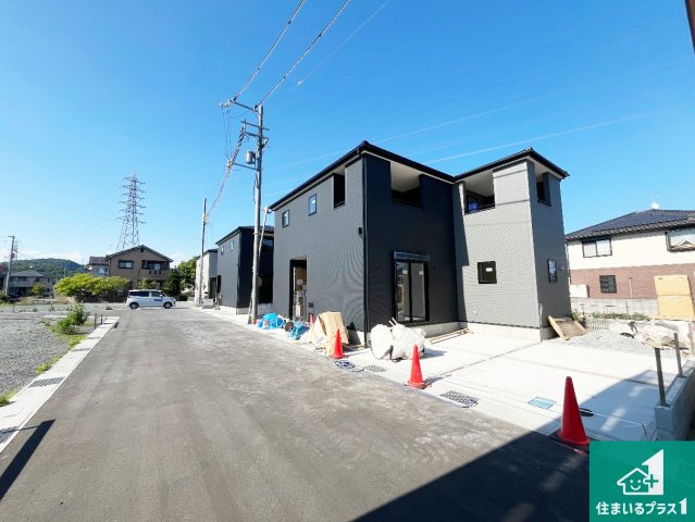 揖保郡太子町佐用岡　新築一戸建ての前面道路含む現地写真|周辺は落ち着いた街並みの住宅地！子育てがしやすい住環境です！まだ未完成ですが、現地でしかわからない事もございます。是非一度ご覧ください。