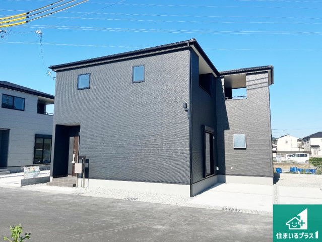 揖保郡太子町佐用岡　新築一戸建ての外観|周辺は落ち着いた街並みの住宅地！子育てがしやすい住環境です！まだ未完成ですが、現地でしかわからない事もございます。是非一度ご覧ください。