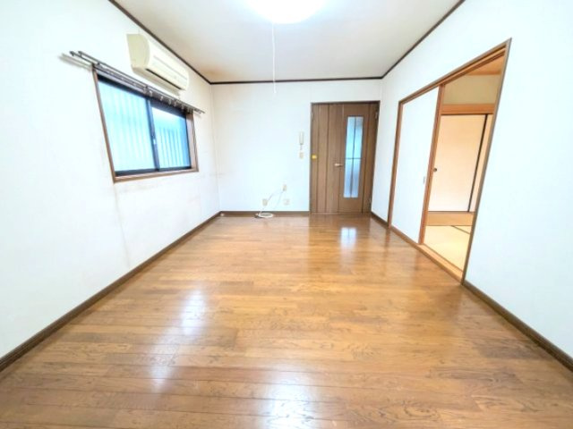 泉佐野市上之郷　中古戸建の居間・リビング