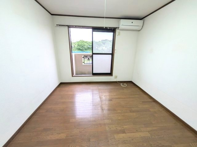 泉佐野市上之郷　中古戸建の玄関|収納もある玄関です