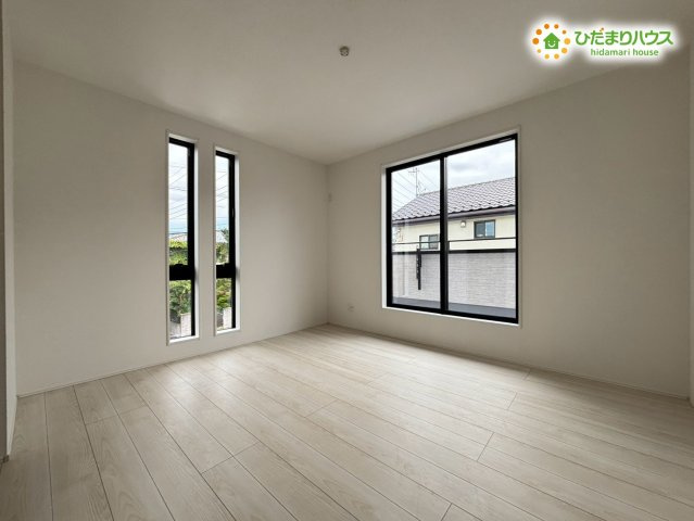 嵐山町志賀　4期　新築一戸建て　グラファーレ　01の寝室|ゆったりとした7帖の寝室は落ち着いた時間を過ごせる心地よい空間★採光も良く、朝の目覚めが爽やかです。収納も確保され、生活が整いやすい間取りです!