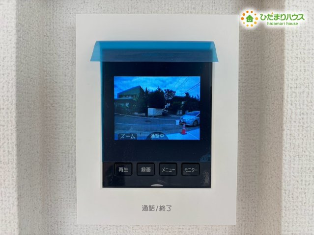 嵐山町志賀　4期　新築一戸建て　グラファーレ　01の防犯設備|録画機能付きTVモニターインターホンで、訪問者の確認がしやすく安心感が高まる設備！留守中の来訪もチェックでき、家族の安全をしっかり支えてくれます。毎日の暮らしに心強いポイントです!