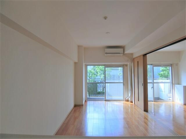 朝日広尾マンションの居間・リビング