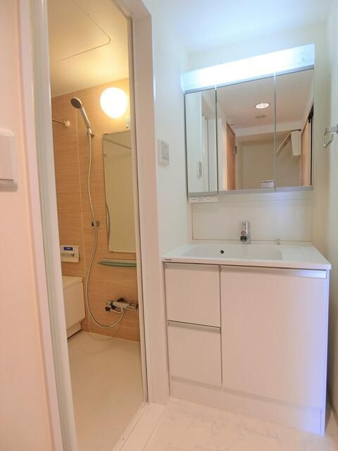 朝日広尾マンションの独立洗面台