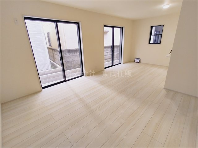 【居間・リビング】の画像