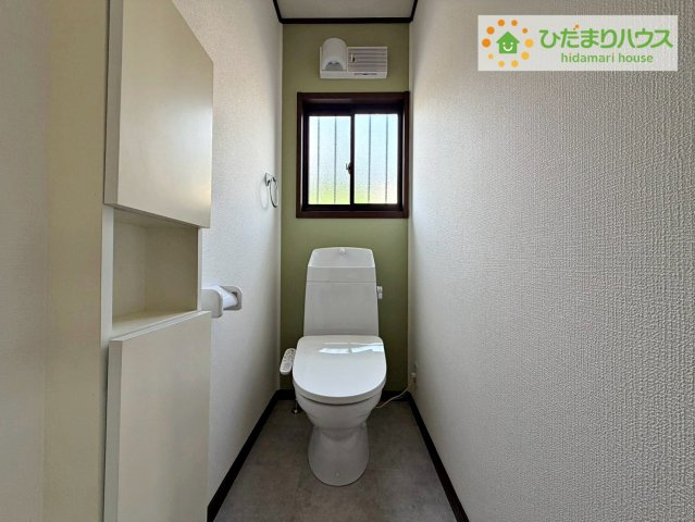 常陸太田市松栄町　中古戸建の浴室|小窓が付いているので、トイレも明るい空間になっております♪