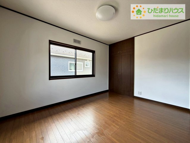常陸太田市松栄町　中古戸建の寝室|天井の高い主寝室。ゆっくりと過ごせる大人のくつろぎ空間！