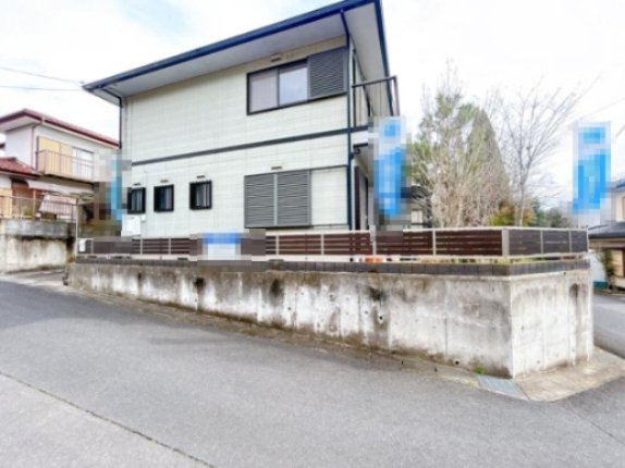 常陸太田市松栄町　中古戸建の前面道路含む現地写真