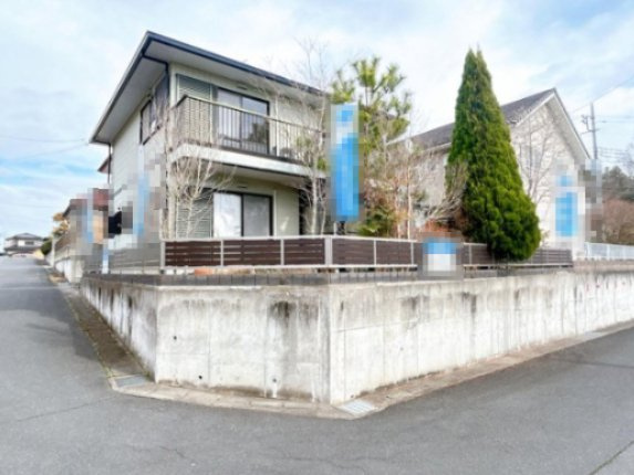 常陸太田市松栄町　中古戸建の前面道路含む現地写真