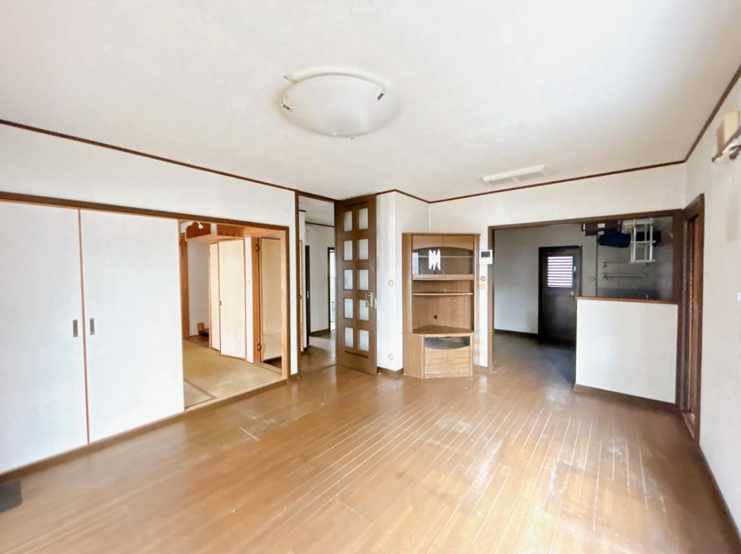 常陸太田市松栄町　中古戸建の居間・リビング