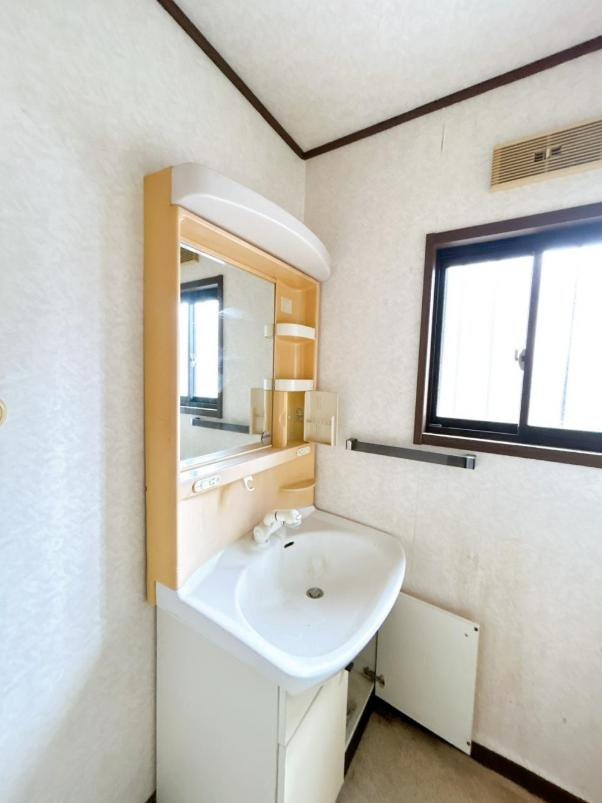 常陸太田市松栄町　中古戸建の独立洗面台