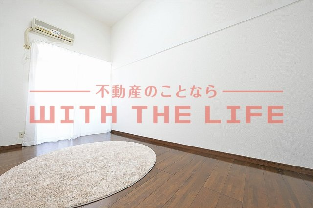 プライマリー久留米大南【10.000円キャッシュバック対象物件】の居間・リビング|こちらのリビングで趣味の時間をお楽しみください