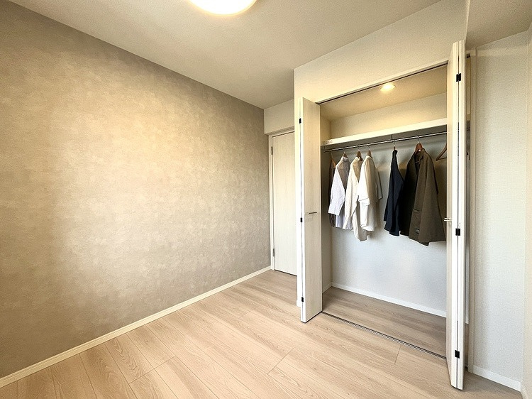 ライオンズマンション羽田第２の洋室|ライオンズマンション羽田第２：約４．０帖の洋室はクローゼット付き♪