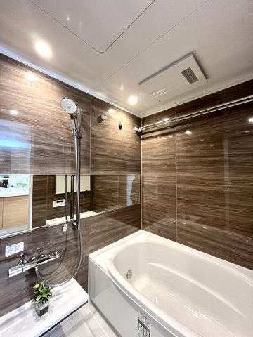 ライオンズマンション羽田第２の浴室|ライオンズマンション羽田第２：雨の日のお洗濯にも便利な浴室乾燥機・追い焚き機能付き浴室です！