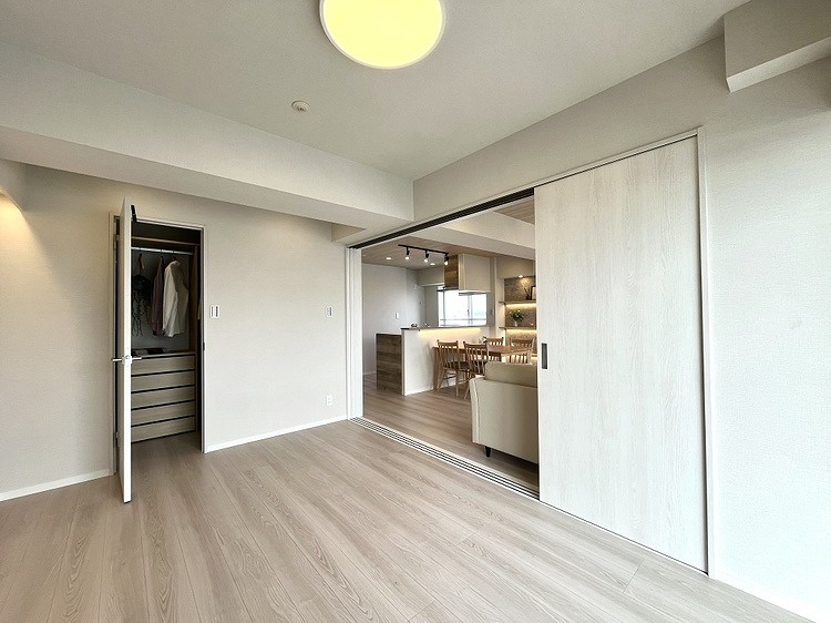 ライオンズマンション羽田第２の洋室|ライオンズマンション羽田第２：約７．３帖の洋室にはウォークインクローゼットが付いております！