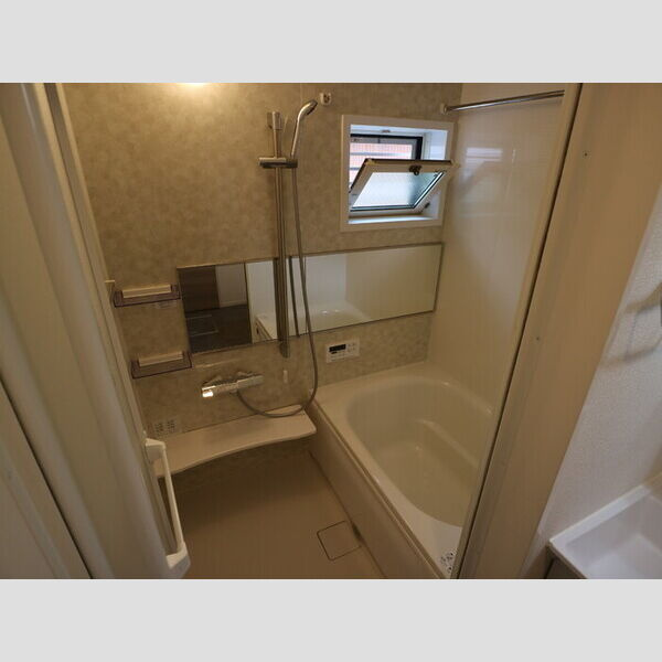 セレナヴィラ小阪Wの浴室