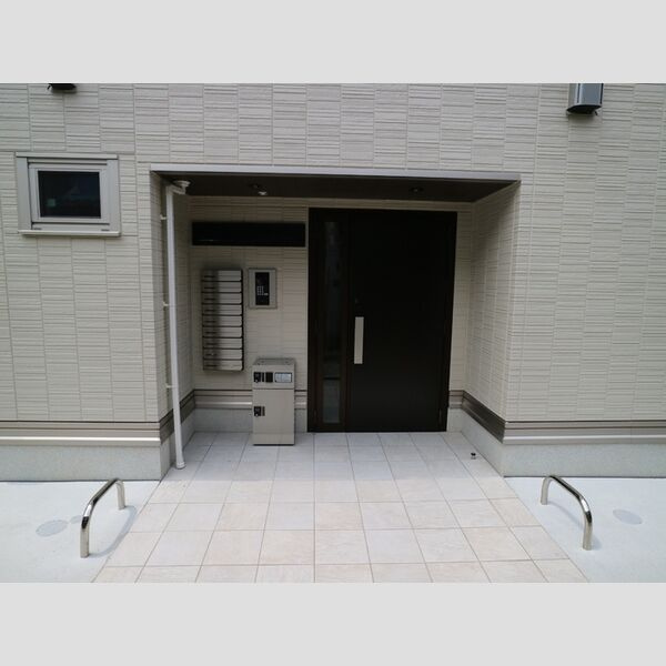 セレナヴィラ小阪Wのエントランス