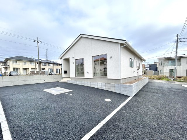 【新築戸建】高崎市金古町第16の外観|■外観（1号棟）｜土日のご見学はもちろん、平日・夜間のご案内も大歓迎です♪「今から見たい」や「仕事終わりに見たい」にもご対応できますのでお気軽にお問い合わせください♪