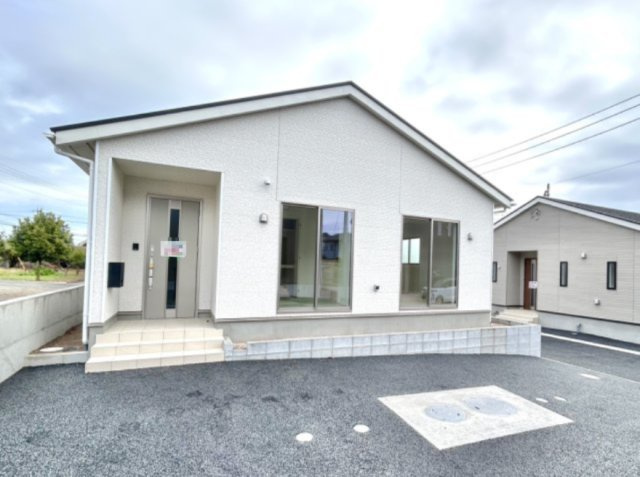 【新築戸建】高崎市金古町第16の外観|■外観（1号棟）｜陽だまりのリビング、家事らくキッチンのお家、ついに完成！永く住むほどに愛着を深める、味わい豊かなデザインです。完成したばかりの新築を、一度ご覧になってみませんか？