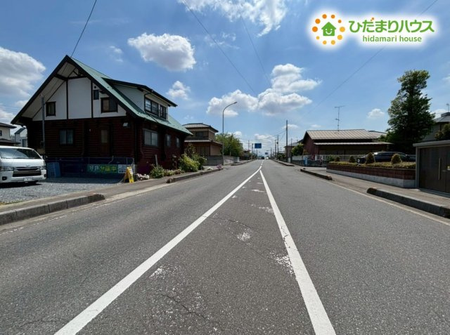 深谷市岡　第14期　新築一戸建て　ワイウッドコート　01の前面道路含む現地写真