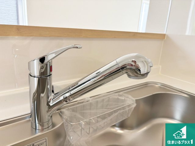 高槻市唐崎中　第3期　新築一戸建ての設備|浄水器を内蔵！炊飯時、お茶を作る時に安心してお水を使えます！お湯と冷水、浄水と原水、シャワーの切替えもワンタッチです！