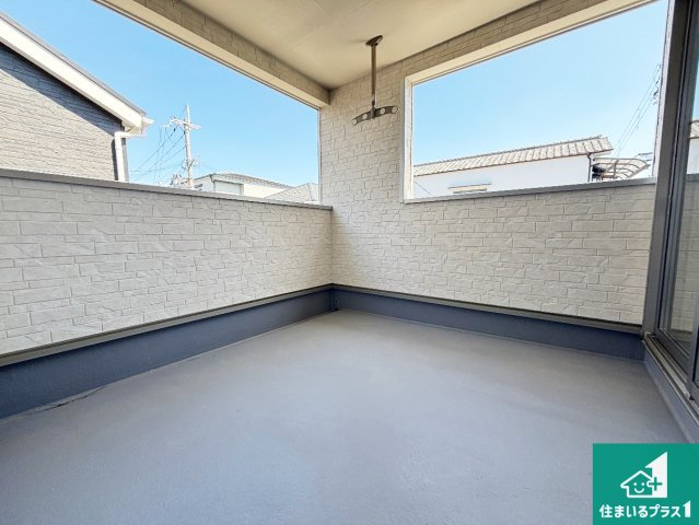 高槻市唐崎中　第3期　新築一戸建てのバルコニー|日当たりのよいバルコニー！お部屋が開放的に！