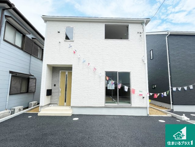 高槻市唐崎中　第3期　新築一戸建ての外観|安心の10年保証！外観を美しく保ち、雨水で汚れを落とします！気になることがありましたら、お気軽にお問い合わせください！