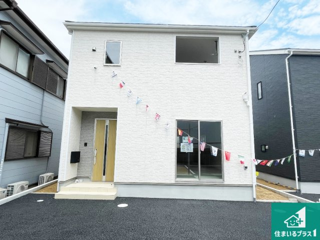 高槻市唐崎中　第3期　新築一戸建ての外観|お客様に長く安心して住んでいだだける事にこだわった家づくり！住んでからのアフターサービスにもしっかりと取り組んでいます！