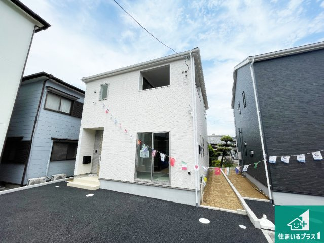 高槻市唐崎中　第3期　新築一戸建ての外観|安心の10年保証！外観を美しく保ち、雨水で汚れを落とします！気になることがありましたら、お気軽にお問い合わせください！