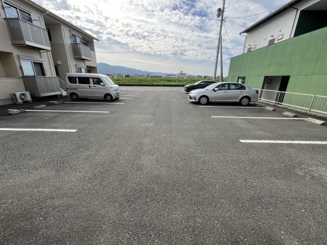 夕葉ガーデンハイツAの駐車場