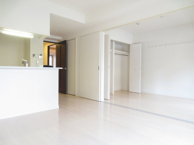 パークレジデンスの居間・リビング|別号室の参考写真です。