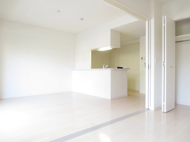 パークレジデンスの居間・リビング|別号室の参考写真です。