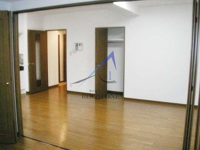 ウィステリアステージ１の居間・リビング|洋室のお部屋です。