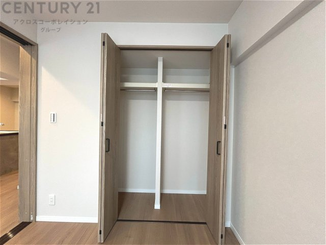 衣類やアクセサリー、小物類の収納が便利で整理整頓がしやすく、部屋の美観を保ちつつ、スペースを最大限に活用できます。衣服のしわやダメージを防ぎ、長持ちさせることができます。