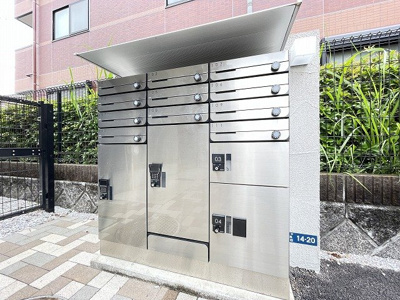 【その他共用部分】 | ビューテラス白鳥 | 共用エントランスには宅配BOXがあるので荷物の受け取りもスムーズに♪再配達を依頼する手間が省けます☆