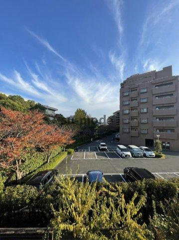 エクセル千里三番館の駐車場