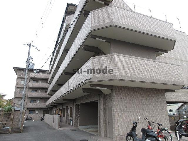 エクセル千里三番館の外観