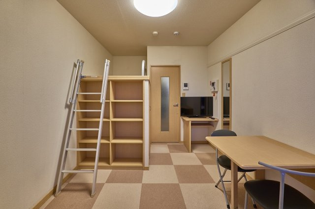 静岡市清水区駒越南町の賃貸マンションの居間・リビング|使いやすい居間です