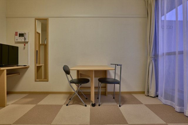 静岡市清水区駒越南町の賃貸マンションの居間・リビング|ゆったりとした居間です