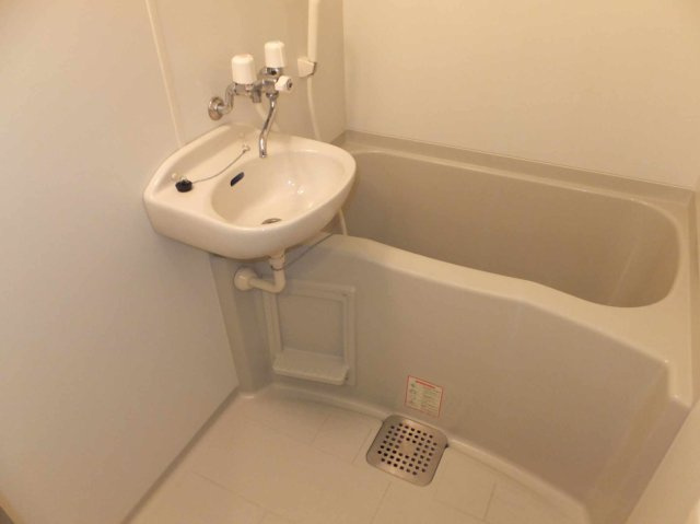 静岡市葵区与一２丁目のアパートの浴室|2口コンロ
