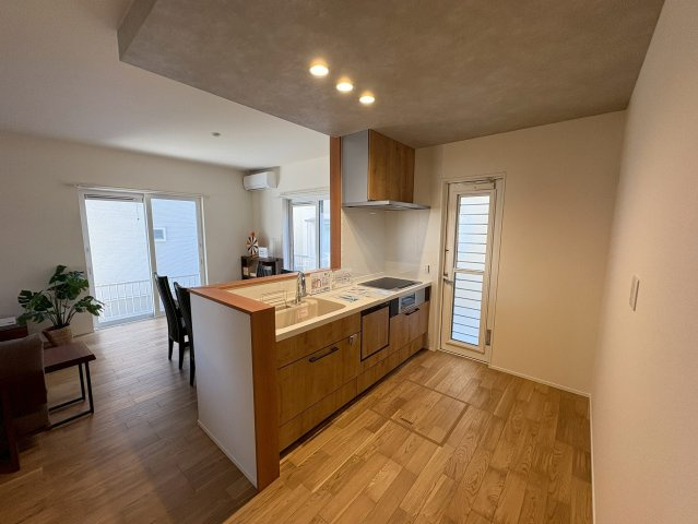 ONEHOUSE 行橋市行事2丁目15号地　新築一戸建てのキッチン|下がり天井がオシャレなキッチン♪
【行橋市　新築一戸建て】