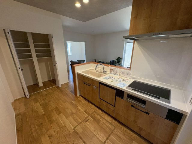 ONEHOUSE 行橋市行事2丁目15号地　新築一戸建てのキッチン|オール電化で光熱費も削減♪IHコンロでお掃除もラクラク♪
【行橋市　新築一戸建て】
