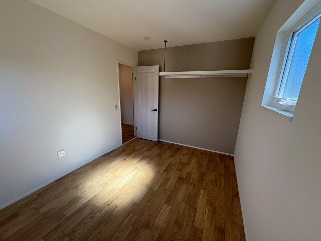 ONEHOUSE 行橋市行事2丁目15号地　新築一戸建ての収納|オープンクローゼット付き洋室♪
【行橋市　新築一戸建て】