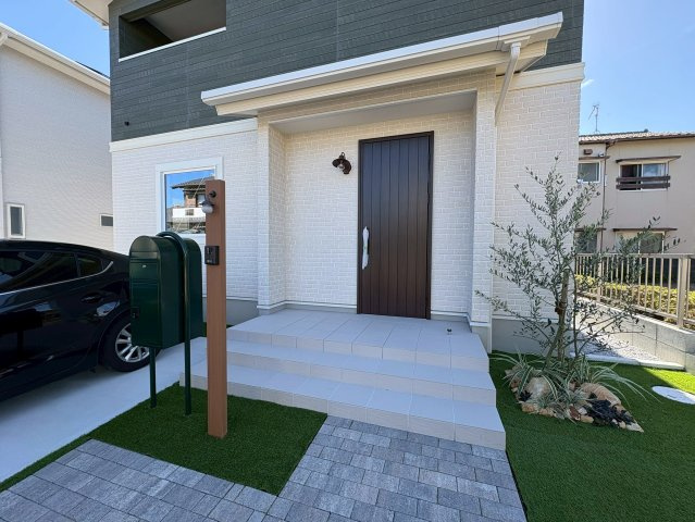 ONEHOUSE 行橋市行事2丁目15号地　新築一戸建ての玄関|外構デザインのクオリティも高いですね♪
【行橋市　新築一戸建て】