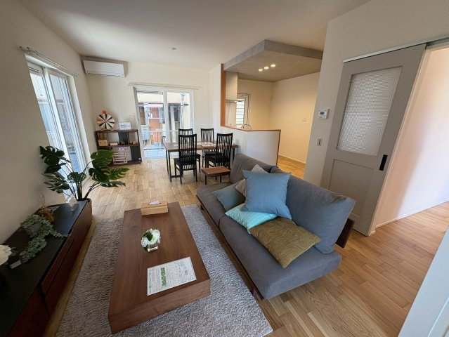 ONEHOUSE 行橋市行事2丁目15号地　新築一戸建ての居間・リビング|家具セットで生活がイメージしやすいですね♪
【行橋市　新築一戸建て】