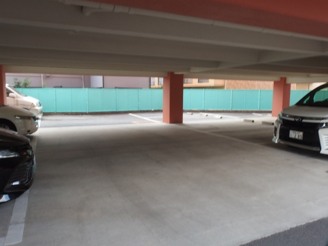 シェソワ東山の駐車場