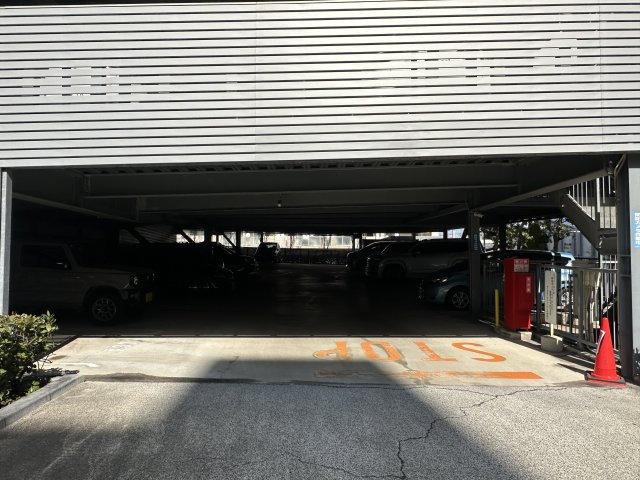 オーズガーデンイーストの駐車場