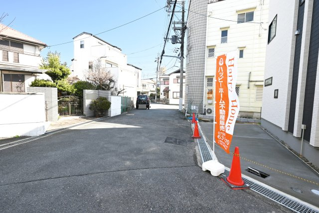 ハートフルタウン伊丹市車塚1丁目の前面道路含む現地写真|北側前面道路、幅員約6ｍ