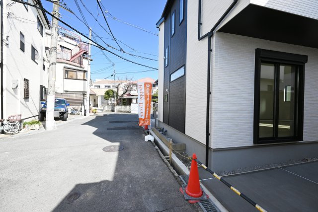 ハートフルタウン伊丹市車塚1丁目の前面道路含む現地写真|西側前面道路、幅員約3.9ｍ